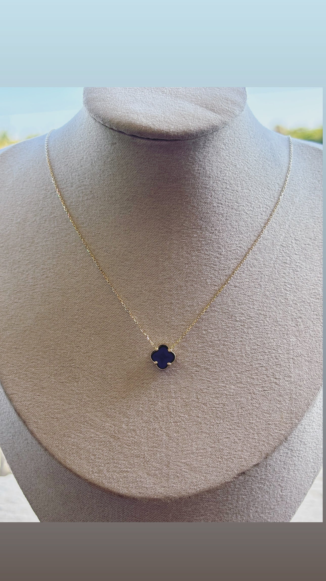 10K Solid Gold •  Daisy Pearl